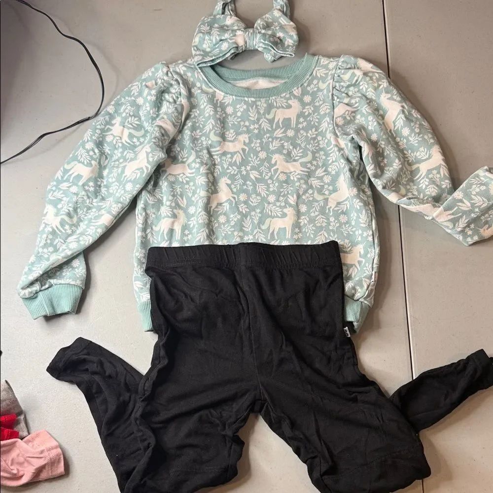 Little Sleepies Christmas Print Sweater with Black Leggings and Headband 4T